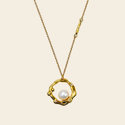 Luna Pearl Pendant Necklace